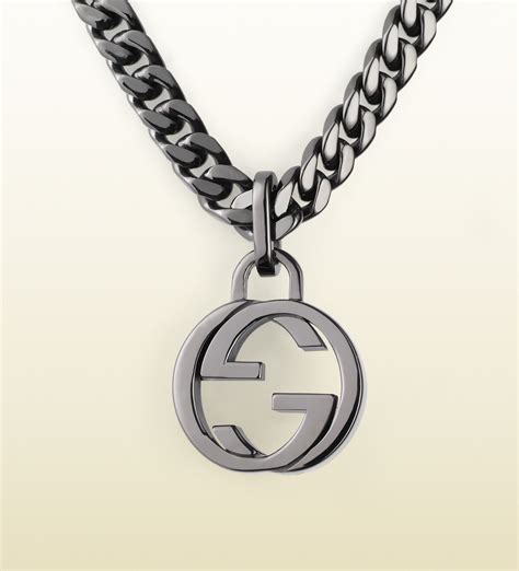 gucci interlocking g pendant.